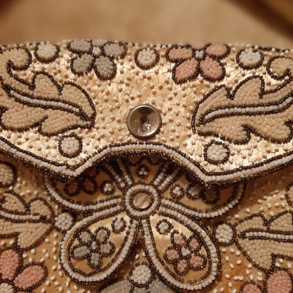 Vintage hand beaded purse made in France. - Picture 4 of 6